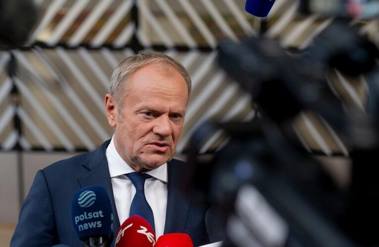 Туск відреагував на позбавлення Зеленського Ордена Білого Орла