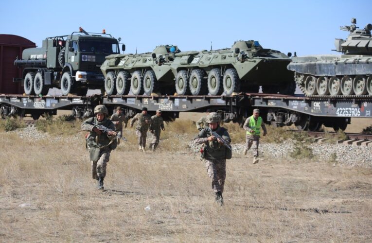 У Казахстані проходять військові навчання