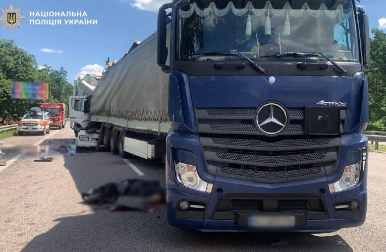 У Києві водії двох вантажівок загинули в ДТП