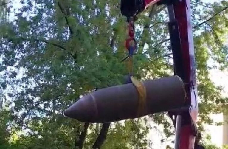 У Києві знайшли бойову частину ракети біля будинку