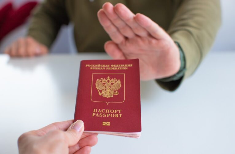 ЄС на 20% скоротив видачу мультивіз росіянам