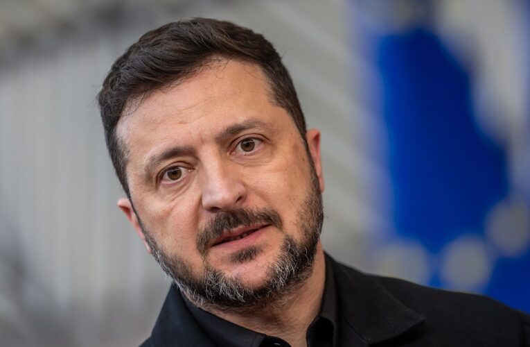 Зеленський дав Лукашенку тиждень на демонтаж ретрансляторів для дронів