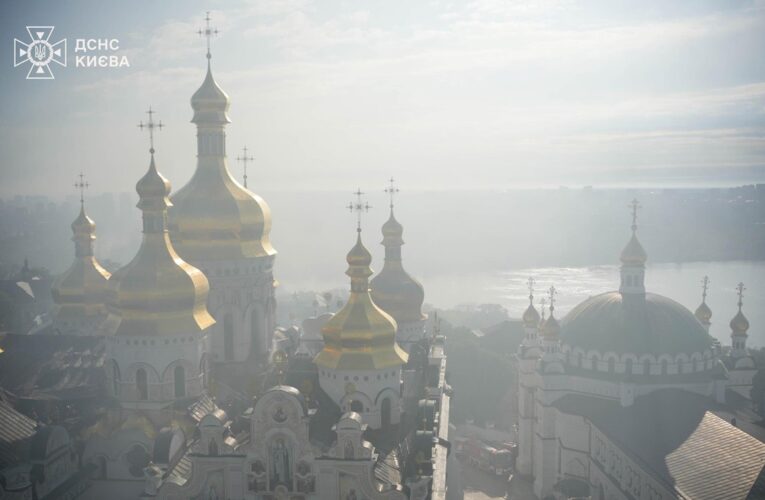 Зеленський відвідав лавру після атаки Росії