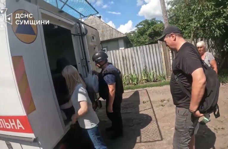 Евакуаційна група ДСНС «Фенікс» вивезла з прикордонної Сумщини 3 людей