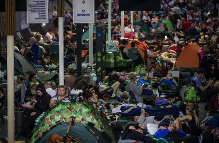 Атака РФ: в метро Києва переховувалась рекордна кількість людей