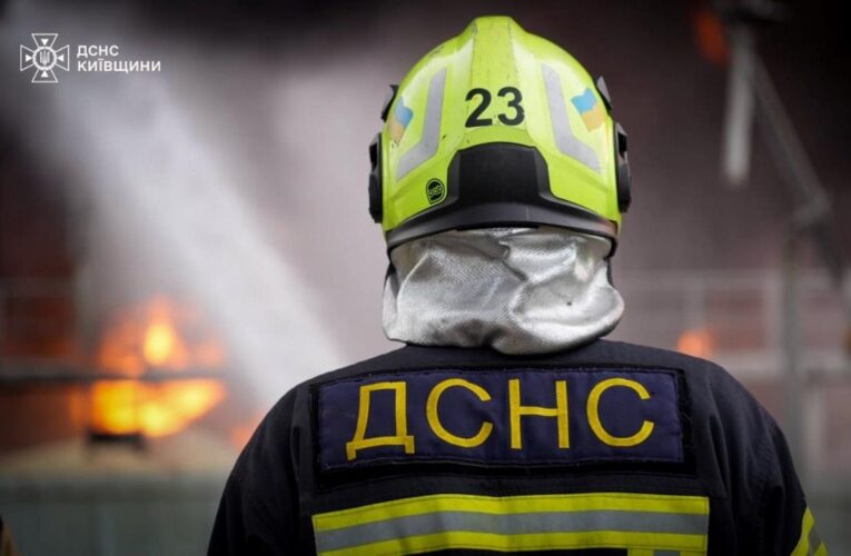 Атака Росії: під Києвом загасили масштабну пожежу