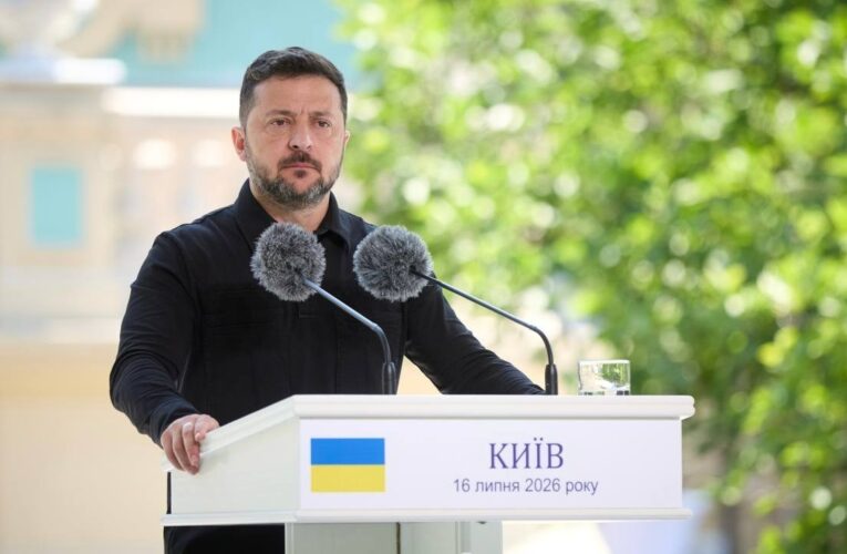 Володимир Зеленський і Кір Стармер спілкуються з медіа