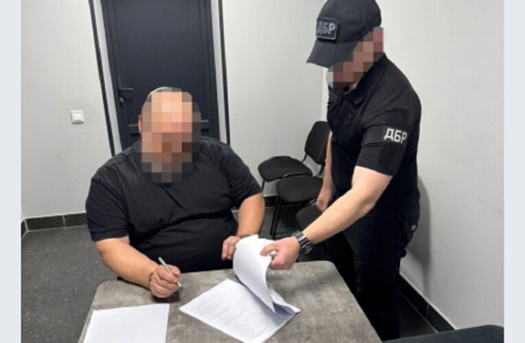 “Бойові” без фронту: ДБР викрило схему незаконних виплат на 2,3 млн грн