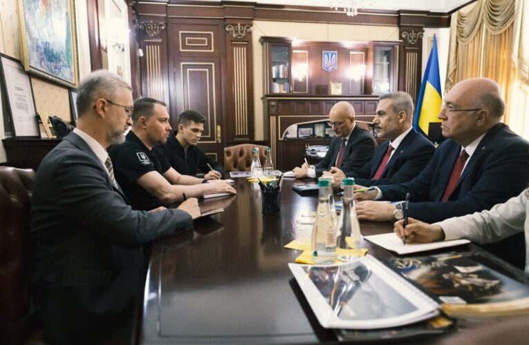 Буданов обговорив з главою МЗС Туреччини завершення війни