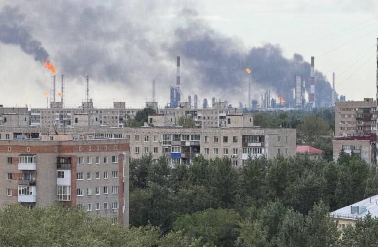 Дрони вперше атакували найбільший НПЗ в Росії