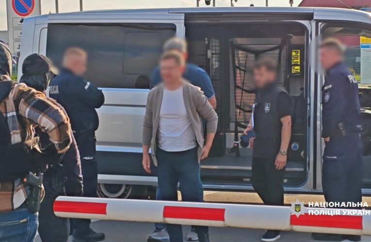 Із Німеччини екстрадували екснардепа, якого підозрюють у відмиванні 20 млн