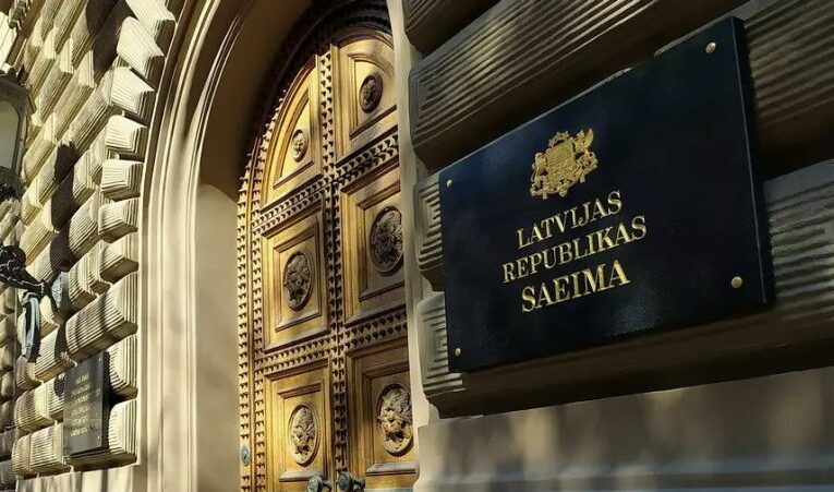 Латвія заборонить імпорт книг, одягу та іграшок із РФ і Білорусі
