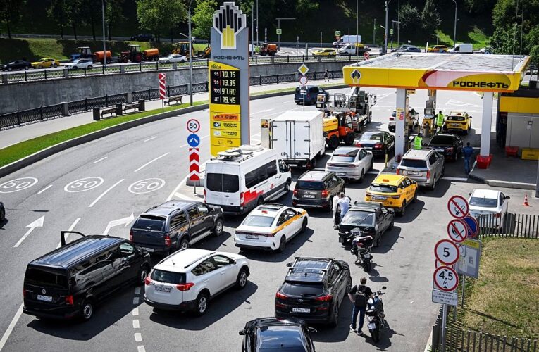 Москва просить бензин по світу: чи допоможе їй це