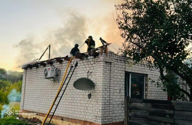 На Чернігівщині дрон РФ влучив у будинок, серед постраждалих діти