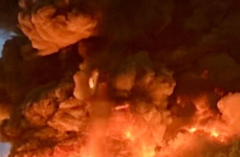 На Дніпропетровщині масштабна пожежа через атаку РФ