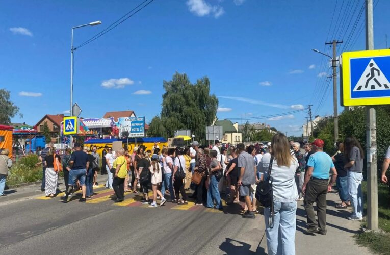На Львівщині люди заблокували трасу через забруднення від спиртзаводу