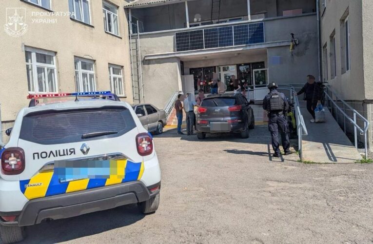 На Тернопільщині директора інтернату викрили на торгівлі людьми