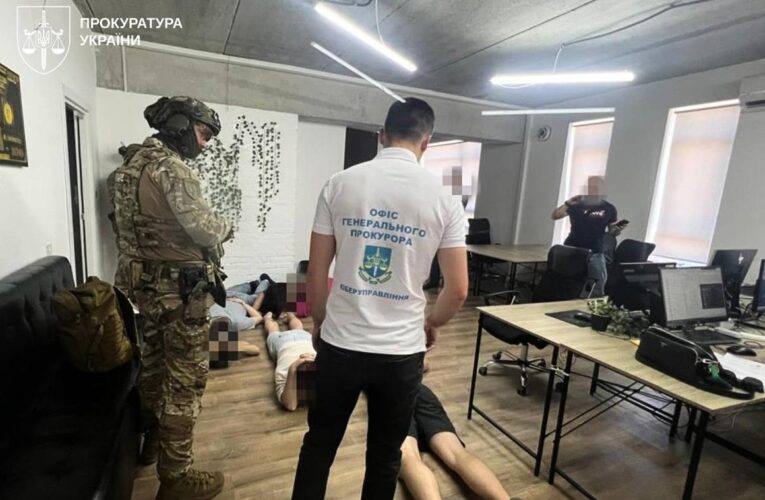 Обіцяли повернути гроші з інвестицій: у Львові викрили кол-центр