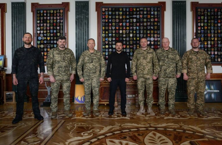Офіційно: Гнатов і Сирський звільнені, є новий головком
