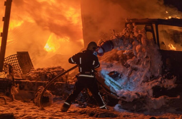 РФ вдарила по Новій пошті в Сумах: троє загиблих