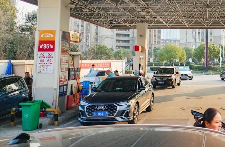 Росіянам пропонують заправляти авто в Китаї – соцмережі