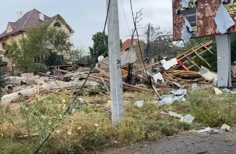 Росіяни скинули бомби на Херсон, є постраждалі