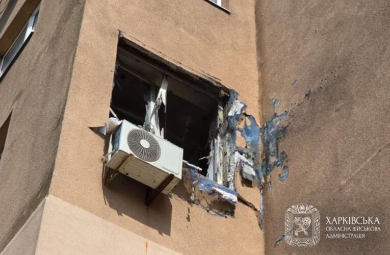Російський дрон влетів у квартиру багатоповерхівки в Харкові