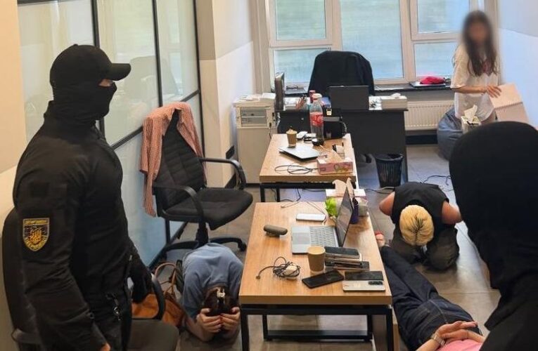 Шахрайський кол-центр у Києві ошукав десятки американців