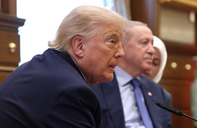 Трамп: Зеленський і Путін хочуть укласти угоду