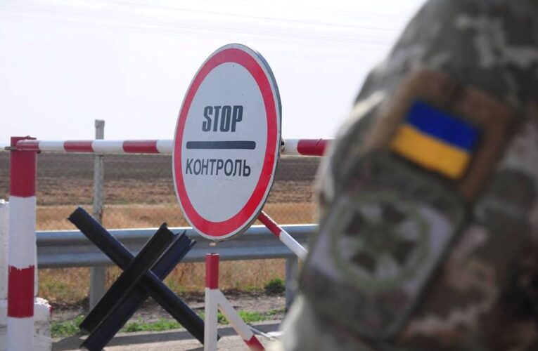 У Чернігові на блокпості намагалися передати вибухівку в бургері