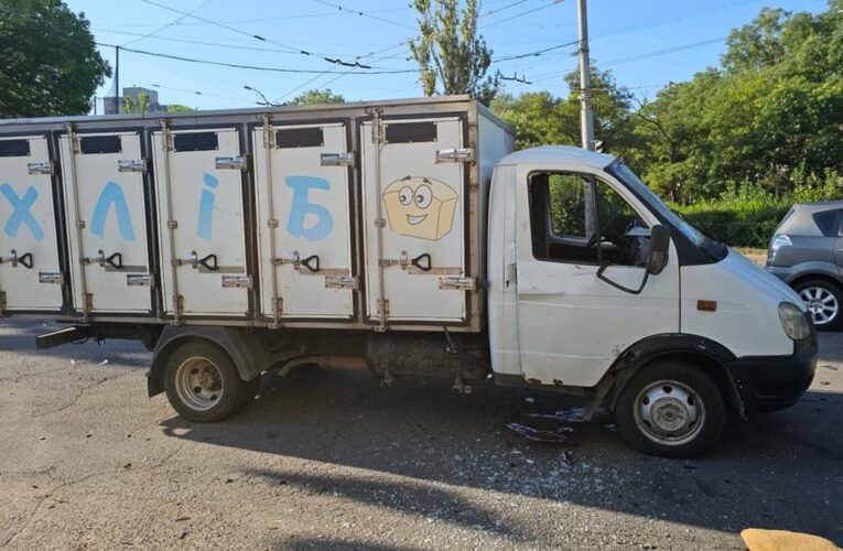У Херсоні дрон РФ влучив у хлібовоз: водій загинув на місці