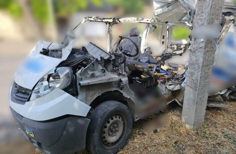 У Херсоні дрони РФ поцілили в маршрутку та авто, є жертви