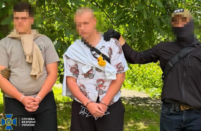 У Києві два чоловіки активували для РФ понад 70 терміналів Starlink