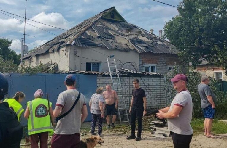 Удари РФ по Харківщині: загинула жінка, пошкоджені будинки та лікарня