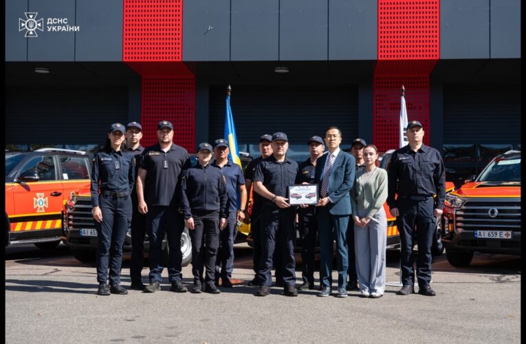 ДСНС отримала від Республіки Корея 5 спеціалізованих пікапів для підсилення рятувальних підрозділів