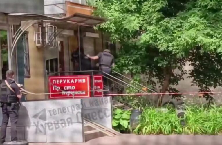 В Одесі затримали чоловіка, який у перукарні захопив заручників