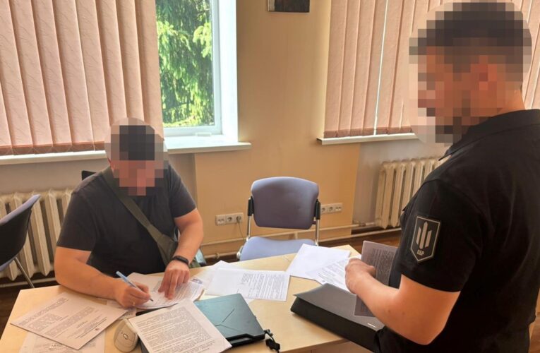 Видалення з реєстру за гроші: викрито схему допомоги ухилянтам через ТЦК