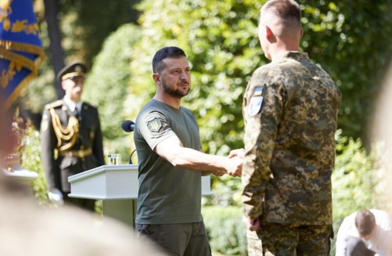 Зеленський вручив держнагороди, 172 – посмертно