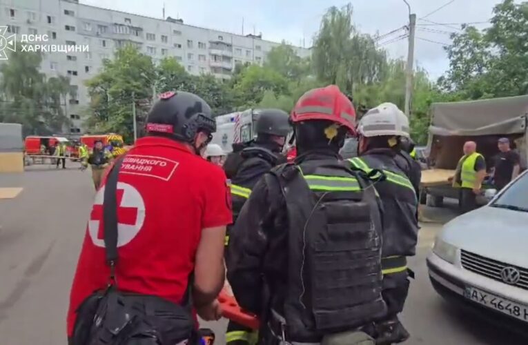 Харків: росіяни вдарили по житловому мікрорайону, є постраждалі