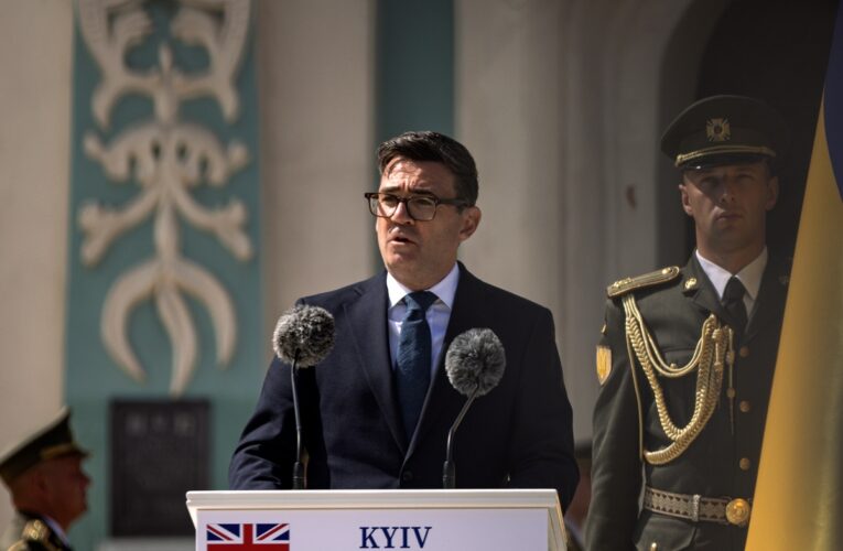 Бернем у Києві пообіцяв посилити допомогу Україні у ППО