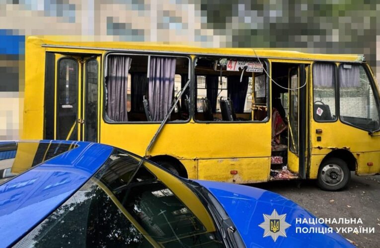 Дрон РФ атакував маршрутку в Херсоні, є загиблі