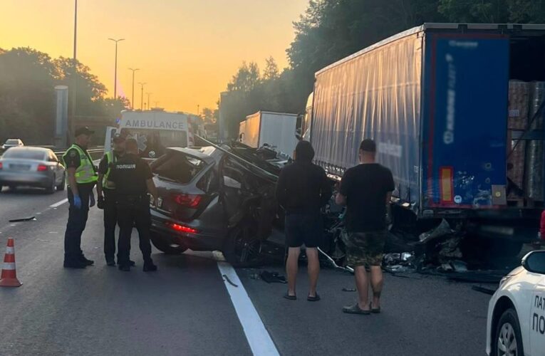 ДТП у Києві: загинули мати й 2-річна дитина