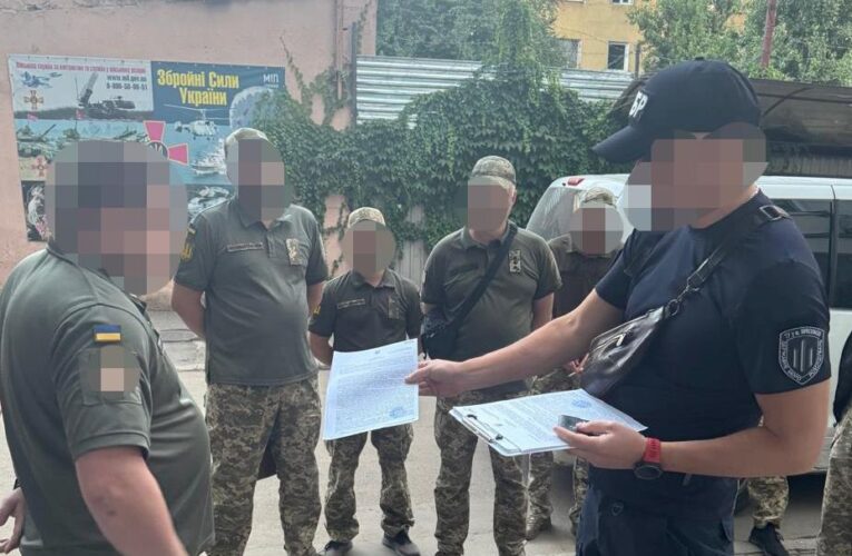 “Дуй, пакуй і комплектуй”: 10 працівників ТЦК на Одещині отримали підозри