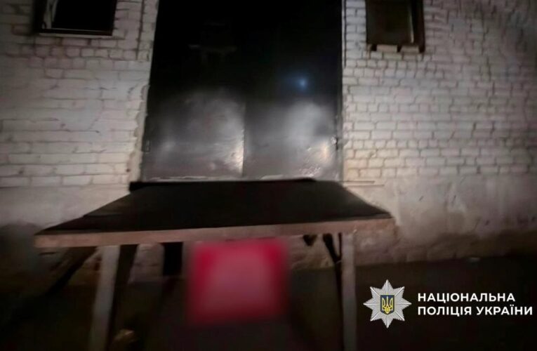 Двоє чоловіків підпалили відділення Нової пошти на Харківщині