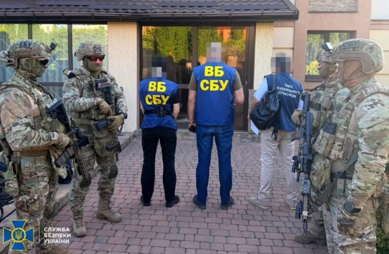 Хмельницького топ-посадовця спіймали на “відкатах”