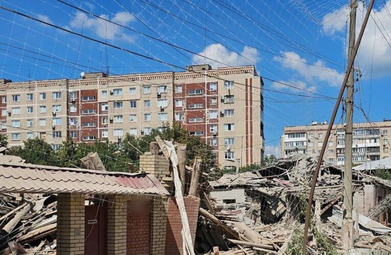 Масовані обстріли Донеччини: є жертви, пошкоджено десятки будинків