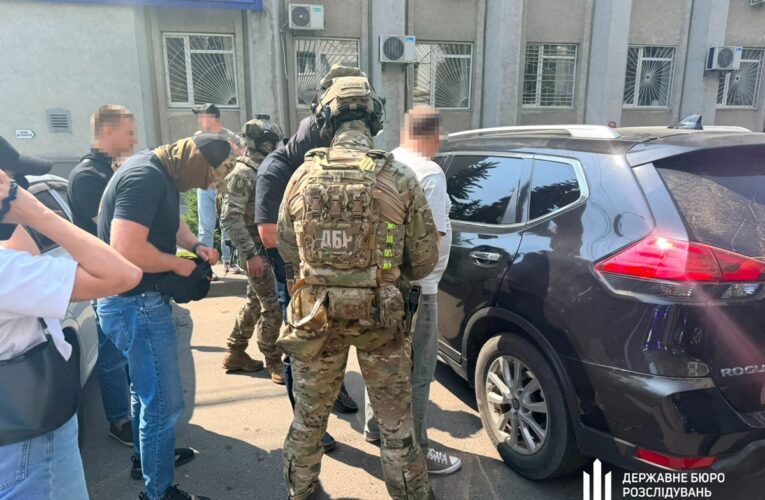 Податківців Сумщини спіймали на хабарі