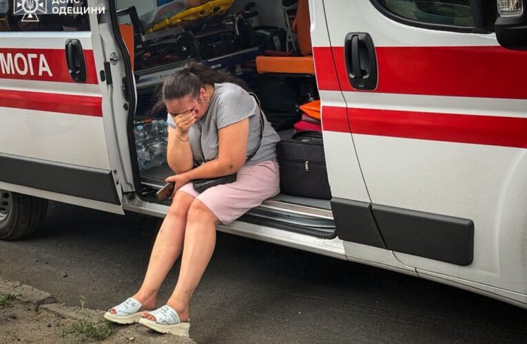 Росіяни дронами атакували два автобуси у Херсоні: є поранені