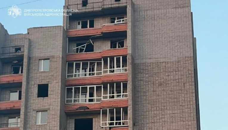Росіяни вдарили по Дніпропетровщині, є поранені