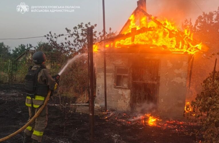 Росіяни вдарили по Дніпру та Нікопольському району, є пошкодження